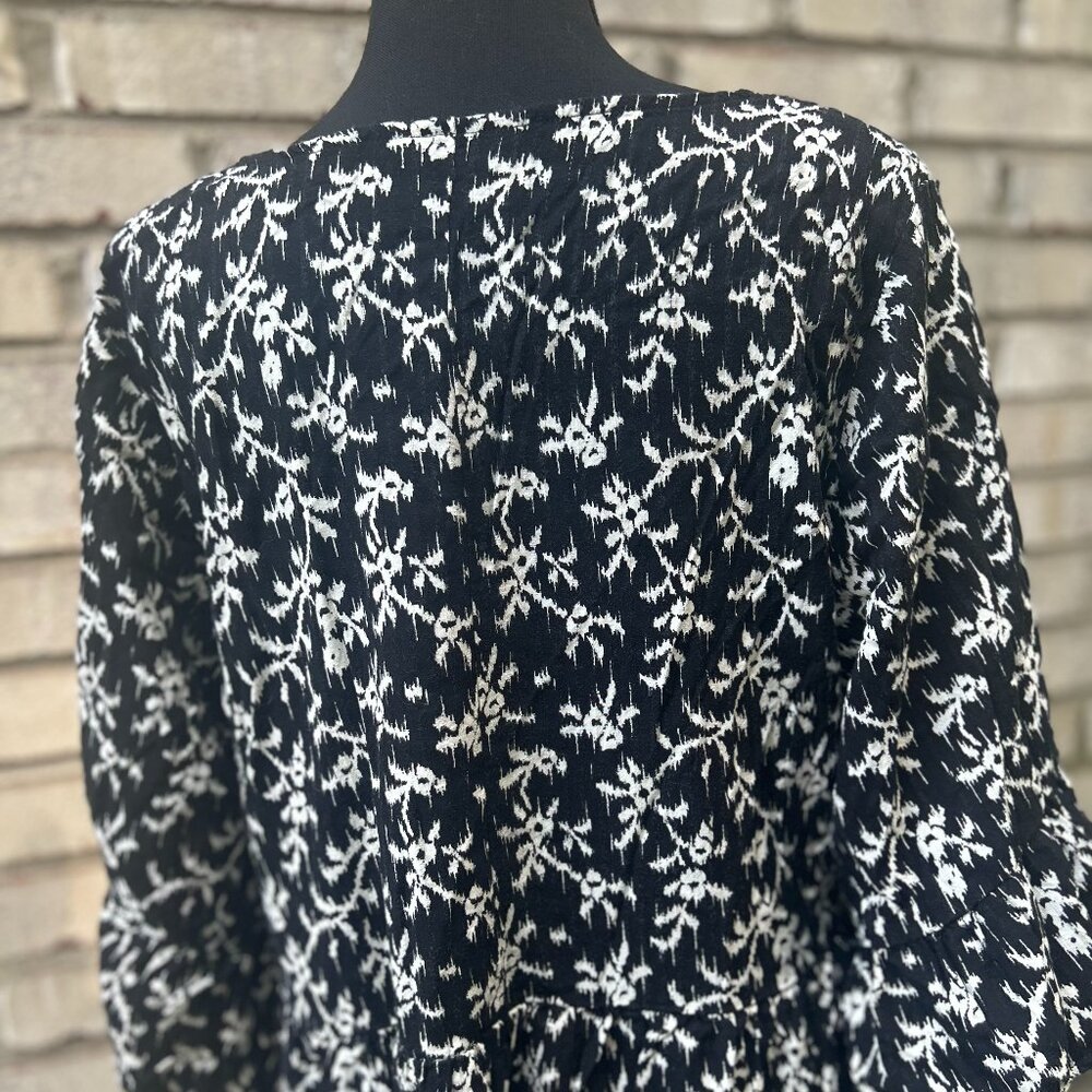 Universal Threads Dress - Picture 3 of 4